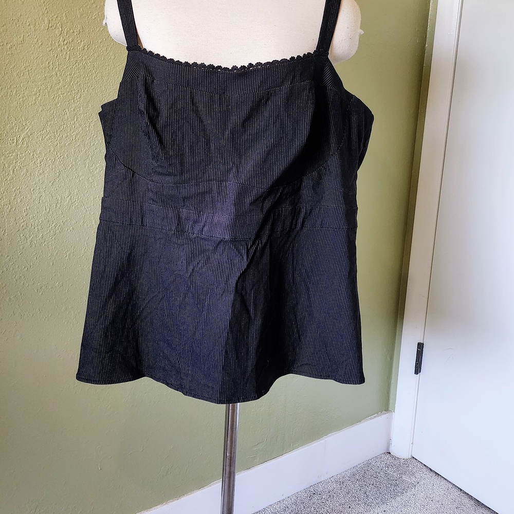 Torrid Elegant Black Top with Subtle Stripes Size 4 (26)
